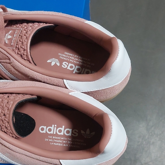 adidas Gazelle Soft Pink Suede Sneakers with White Stripes Size 8.5 NWT - Picture 4 of 6